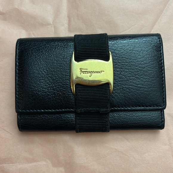 EUC-SALVATORE FERRAGAMO KEY/CARD/CASH HOLDER FULL INCLUSION - Picture 2 of 11